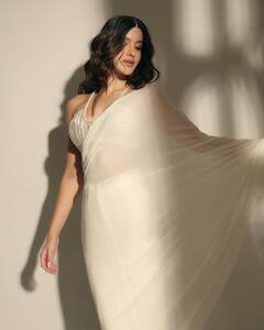 Shanaya Kapoor Is All About Grace In A White Saree, BFF Suhana Khan Goes 'Wooowww'