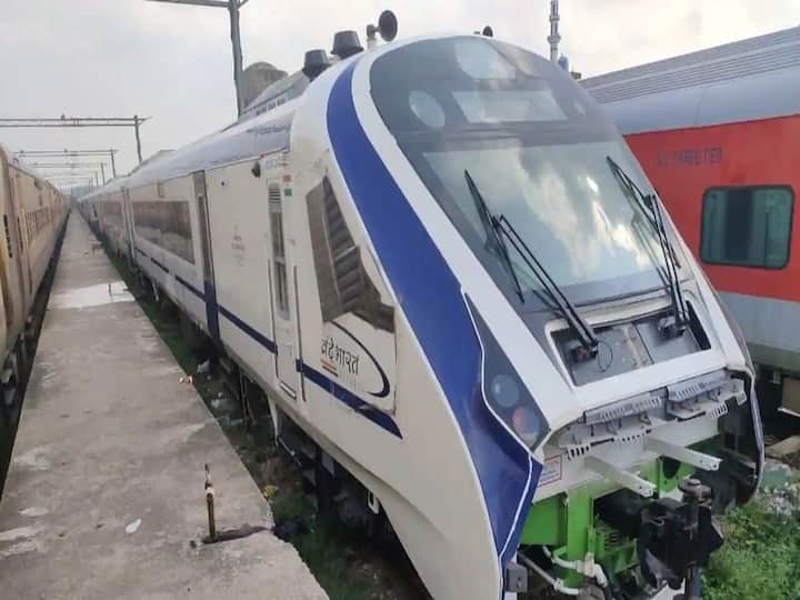 Vande Bharat Express : मेक इन इंडिया अंतर्गत तयार करण्यात आलेल्या वंदे भारत एक्स्प्रेसने विक्रम रचला आहे. या ट्रेनने 180 किमी प्रति तास इतका वेग गाठला.