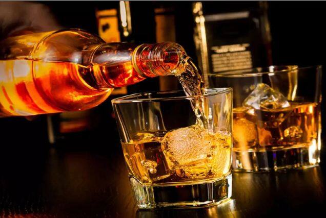 Whiskey Shortage: There may be a shortage of whiskey in many states of the country, the sale of these brands has stopped. Whisky Shortage: ਦੇਸ਼ ਦੇ ਕਈ ਸੂਬਿਆਂ 'ਚ ਵਿਸਕੀ ਦੀ ਹੋ ਸਕਦੀ ਹੈ ਕਿੱਲਤ, ਇਨ੍ਹਾਂ ਬਰਾਂਡਾਂ ਦੀ ਵਿਕਰੀ ਹੋਈ ਬੰਦ