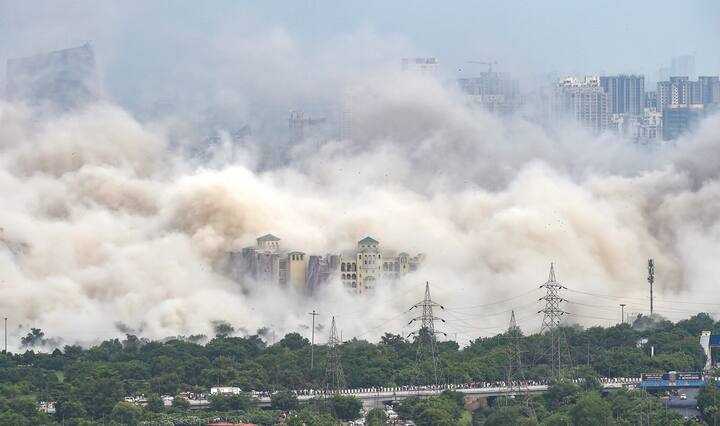 ट्विन टावरों के विध्वंस होने से पहले एनडीआरएफ की टीम भी तैनात रहीं. इसके अलावा यहां कैनाइन वॉरियर्स को भी लाया गया है.