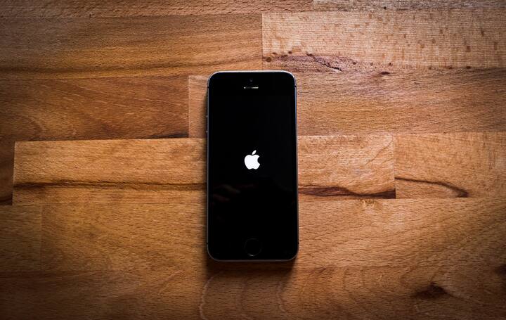 iPhone 14 Series: আইফোন ১৪ সিরিজে নাকি থাকতে চলেছে একটি বিশেষ ফিচার। ইউজাররা কী কী সুবিধা পাবেন তার সাহায্যে জেনে নিন।