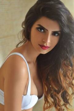 In Pics: मराठमोळ्या सोनालीनं उडवली चाहत्यांची झोप; हॉट फोटो पाहून थक्क व्हाल