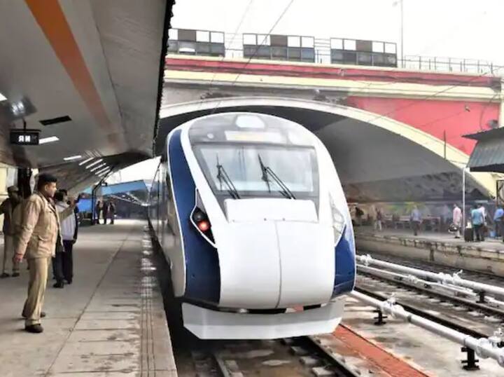 ਭਾਰਤੀ ਰੇਲਵੇ ਨੂੰ ਵੱਡੀ ਕਾਮਯਾਬੀ ਮਿਲੀ ਹੈ। ਦੇਸ਼ ਦੀ ਤੀਜੀ ਸੈਮੀ-ਹਾਈ ਸਪੀਡ ਵੰਦੇ ਭਾਰਤ ਟਰੇਨ ਨੇ ਟ੍ਰਾਇਲ ਰਨ 'ਚ ਆਪਣਾ ਪੁਰਾਣਾ ਰਿਕਾਰਡ ਤੋੜ ਦਿੱਤਾ ਹੈ। ਇਸ ਟਰੇਨ ਨੇ ਟਰਾਇਲ ਰਨਿੰਗ 'ਚ 180 ਕਿਲੋਮੀਟਰ ਪ੍ਰਤੀ ਘੰਟੇ ਦੀ ਰਫਤਾਰ ਫੜੀ ਹੈ।