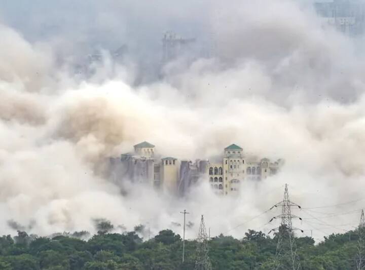 બિલ્ડિંગથી દૂર ઊભેલા લોકોએ પણ જમીનના કંપનનો અનુભવ કર્યો. સાથે જ નજીકની ATS સોસાયટીની બાઉન્ડ્રી વોલને પણ નુકસાન થયું છે. આસપાસના વૃક્ષોને પણ થોડું નુકસાન થયું છે.