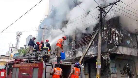 Anantapur Fire Accident: ఆటోమొబైల్ షాప్ లో అగ్నిప్రమాదం, భారీగా ఆస్తి నష్టం | DNN | ABP Desam