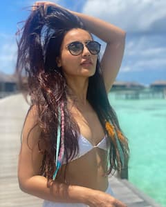 Surbhi Jyoti Pics: बिकिनी में दिखा सुरभि ज्योति का किलर लुक, लेटेस्ट तस्वीरों से नहीं हटेगी नजरें