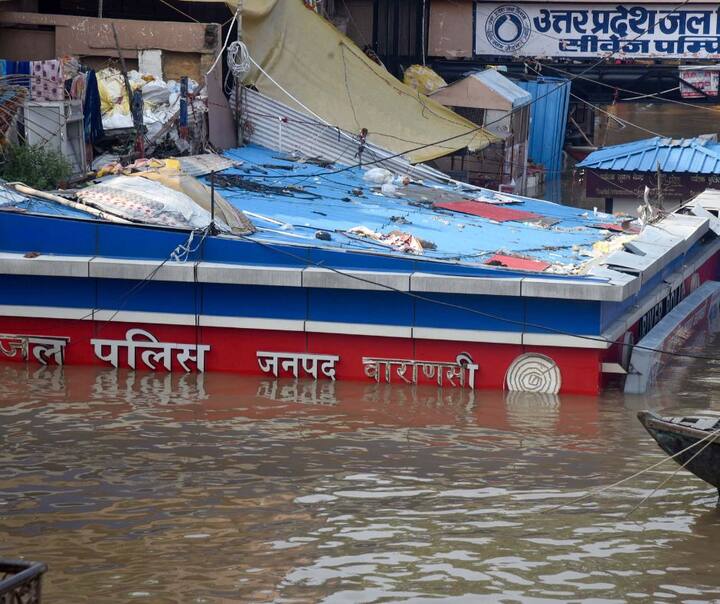 IMD Prediction Heavy Rainfall: জল থৈ থৈ প্রয়াগরাজ। বন্যা-কবলিত এলাকায় ত্রাণ বিলি করছেন এনডিআরএফের আধিকারিকরা। তার মধ্য়েই উত্তর ভারতের বড় অংশে ফের ভারী বৃষ্টির অশনি সঙ্কেত মৌসম ভবনের।