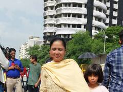 गिरने से पहले नोएडा का ट्विन टावर कैसे बन गया सेल्फी प्वाइंट, फोटो लेने के लिए लोगों में लगी होड़
