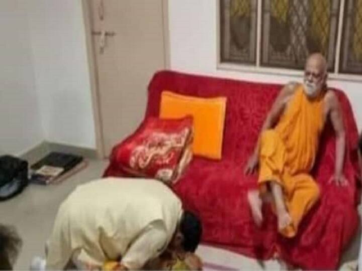 BJP MP dismisses social media posts claiming Shankaracharya didn't allow him to touch his feet Puri Shankaracharya : தலித் என்பதால் பூரி சங்கராச்சாரியார் காலைத்தொட அனுமதி மறுக்கப்பட்டதா? பாஜக எம்.பி. விளக்கம்