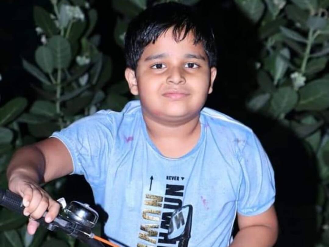 jalgaon news update boy dad in car accident in jalgaon  Jalgaon News : शर्यतीने घेतला चिमुकल्याचा बळी, कारच्या धडकेत जळगावमध्ये मुलाचा मृत्यू