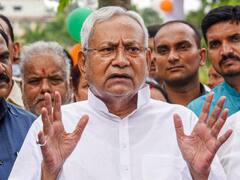 'सरकार गिरवा दें, ताकि केंद्र सरकार उनसे खुश हो जाए', नीतीश कुमार का सुशील मोदी पर तंज