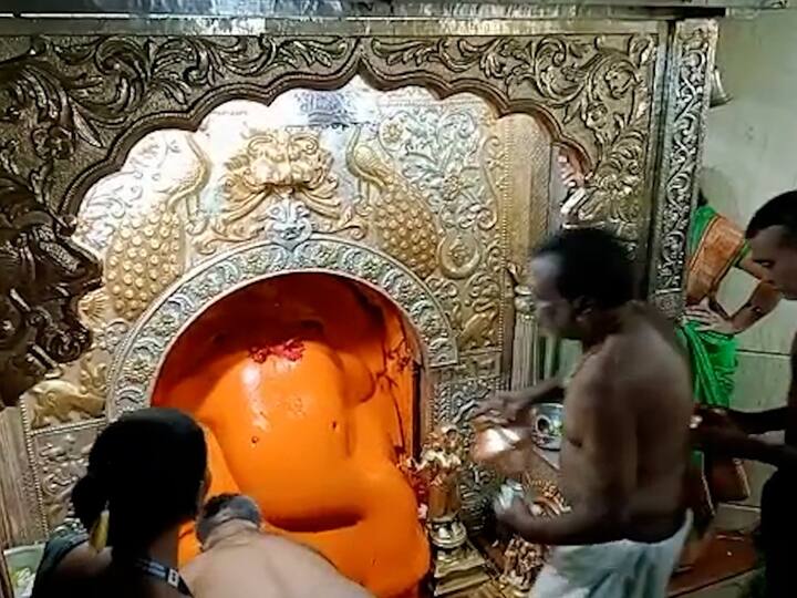 अष्टविनायकांपैकी पहिला गणपती हा मोरगावचा मोरेश्र्वर. गाणपत्य संप्रदायाचे हे महत्त्वाचे स्थान आहे. या गणपतीस मयुरेश्वर असेही म्हणतात. थोर गणेशभक्त मोरया गोसावी यांनी येथील पूजेचा वसा घेतला होता. मोरेश्वर गणेशाचे, हे स्वयंभू आणि आद्यस्थान आहे. प्रत्येक घरात म्हटली जाणारी ‘सुखकर्ता दुःखहर्ता’ ही आरती समर्थ रामदास स्वामींना याच मंदिरात स्फुरली, असे म्हटले जाते.