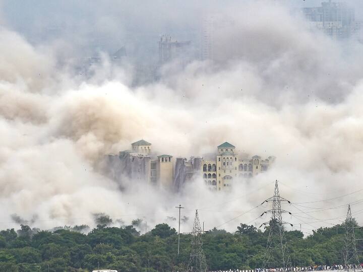 इमारत गिराने के लिए 3,700 किलोग्राम से अधिक विस्फोटक का इस्तेमाल किया गया.