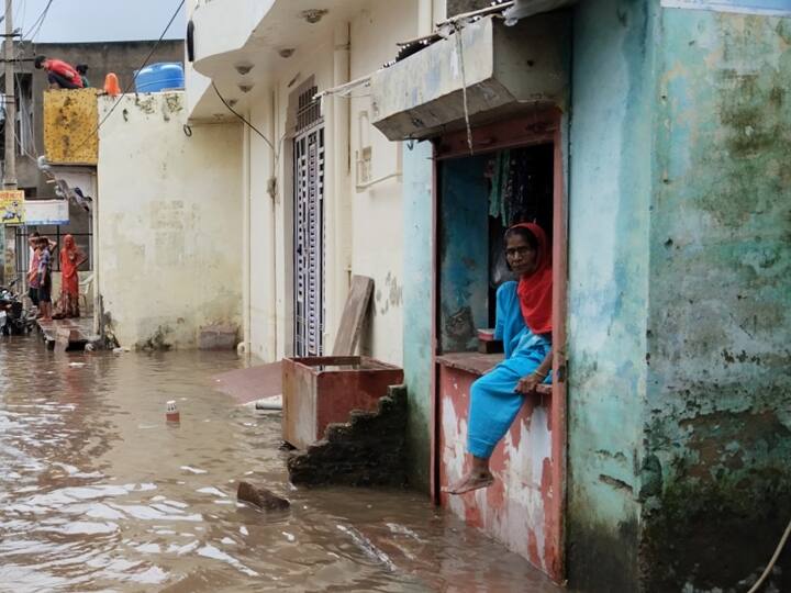 Rajasthan Bundi flood water not decrease in the houses People Face Many Problems ANN Rajasthan News: बूंदी में 5 दिन बाद भी बाढ़ का पानी घरों से नहीं हुआ कम, बीमारियों का सताने लगा डर