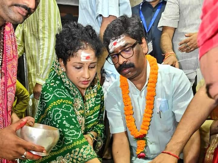 Jharkhand Politics CM Hemant Soren wife Kalpana Soren is the frontrunner in race for Jharkhand CM Jharkhand Politics: हेमंत सोरेन के इस्तीफे की आशंका के बीच सीएम पद के लिए रेस में आगे कल्पना का नाम, पिता ने कही ये बात