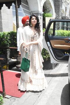 Kunal Rawal Wedding Photos : कुणाल रावल की शादी में लगा सितारों का मेला, वरुण धवन ने की डेशिंग एंट्री, प्यारी लगीं अंशुला कपूर