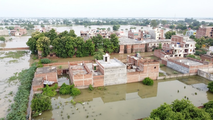 Hamirpur News: हमीरपुर में बाढ़ के बीच पहुंचे यूपी सरकार के दो मंत्री, कहा-किसानों को देंगे मुआवजा, लोगों ने की ये मांग