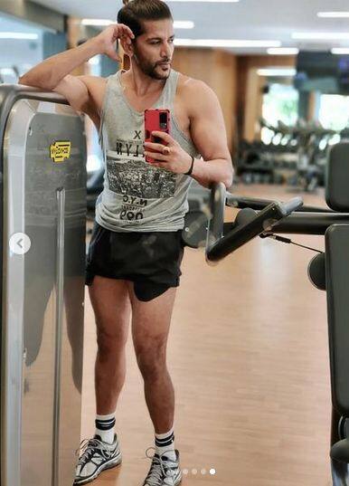 ਟੀਵੀ ਅਦਾਕਾਰ ਕਰਨਵੀਰ ਬੋਹਰਾ ਆਪਣਾ ਜਨਮਦਿਨ ਮਨਾ ਰਿਹਾ ਹੈ। ਕਰਨਵੀਰ ਨਾ ਸਿਰਫ ਇੱਕ ਐਕਟਰ ਅਤੇ ਪ੍ਰੋਡਿਊਸਰ ਹੈ ਸਗੋਂ ਇੱਕ ਡਿਜ਼ਾਈਨਰ ਵੀ ਹੈ। ਉਸਨੇ ਟੀਵੀ ਦੇ ਨਾਲ-ਨਾਲ ਫਿਲਮਾਂ ਵਿੱਚ ਵੀ ਕੰਮ ਕੀਤਾ ਹੈ। ਹਾਲਾਂਕਿ ਉਨ੍ਹਾਂ ਨੂੰ ਫਿਲਮਾਂ ਨਾਲੋਂ ਟੀਵੀ ਤੋਂ ਜ਼ਿਆਦਾ ਪ੍ਰਸਿੱਧੀ ਮਿਲੀ ਹੈ। ਉਹ ਕਈ ਮਸ਼ਹੂਰ ਟੀਵੀ ਸ਼ੋਅਜ਼ ਦਾ ਹਿੱਸਾ ਰਹਿ ਚੁੱਕੀ ਹੈ। ਕਰਨ ਨੇ ਕਾਫੀ ਪੈਸਾ ਕਮਾਇਆ ਪਰ ਬਾਅਦ 'ਚ ਅਜਿਹਾ ਸਮਾਂ ਆਇਆ ਕਿ ਉਨ੍ਹਾਂ ਨੂੰ ਕਰਜ਼ਾ ਵੀ ਲੈਣਾ ਪਿਆ, ਇਹ ਅਦਾਕਾਰਾ ਨੇ ਖੁਦ ਸ਼ੋਅ 'ਲਾਕਅੱਪ' ਦੌਰਾਨ ਦੱਸਿਆ।