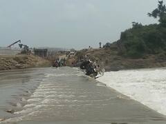 गंभीर नदी के पुलिया को पार कर रहे ट्रैक्टर सहित दो लोग बहे, एक की बची जान, देखिये वीडियो