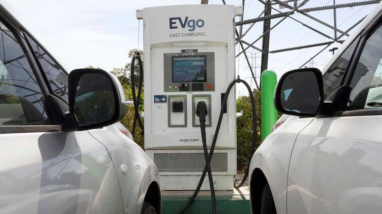 California is world first government California ban petrol powered cars electric vehicle electric car Electric Cars: ਪੈਟਰੋਲ ਅਤੇ ਡੀਜ਼ਲ ਕਾਰਾਂ 'ਤੇ ਲੱਗੀ ਪਾਬੰਦੀ, ਚੱਲਣਗੀਆਂ ਸਿਰਫ ਕਲੀਨ ਐਨਰਜੀ ਵਾਲੀਆਂ ਕਾਰਾਂ