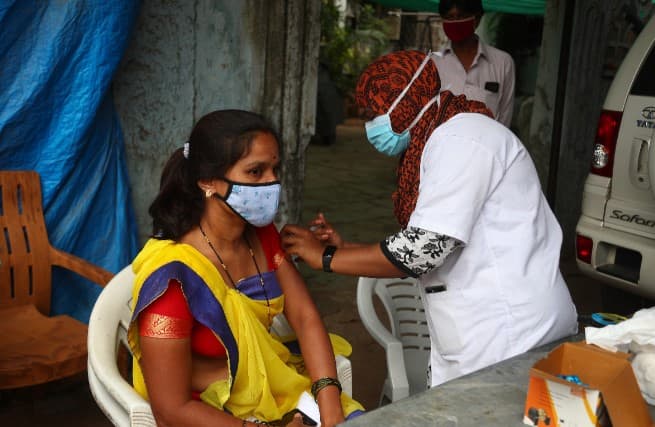 Coronavirus Cases Today in India 6298 new cases recorded in last 24 hours Covid19 : धोका वाढतोय! देशात कोरोनाचे 6298 नवीन रुग्ण, सक्रिय रुग्णांचा आकडा 46 हजारांवर