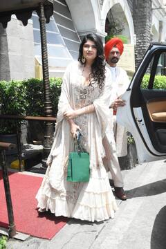 Kunal Rawal Wedding Photos : कुणाल रावल की शादी में लगा सितारों का मेला, वरुण धवन ने की डेशिंग एंट्री, प्यारी लगीं अंशुला कपूर