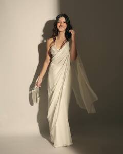 વ્હાઇટ સાડીમાં સંજય કપૂરની દીકરી Shanaya Kapoorની અદાઓ જોઇ ફેન્સ બન્યા દિવાના