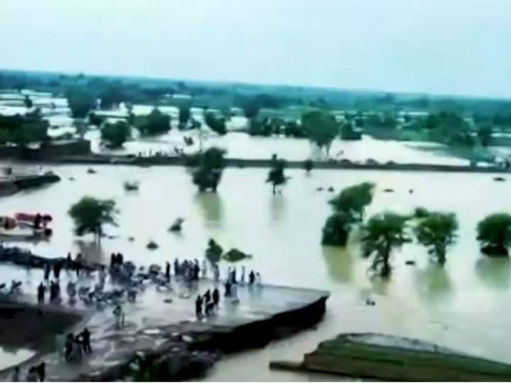 Pakistan Flood: पाकिस्तान में बाढ़ से सैकड़ों लोगों की मौत, 4.5 अरब डॉलर का नुकसान, सेना की तैनाती- 10 बड़ी बातें