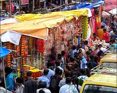 PHOTO : बाप्पाच्या स्वागतासाठी बाजारपेठा सजल्या