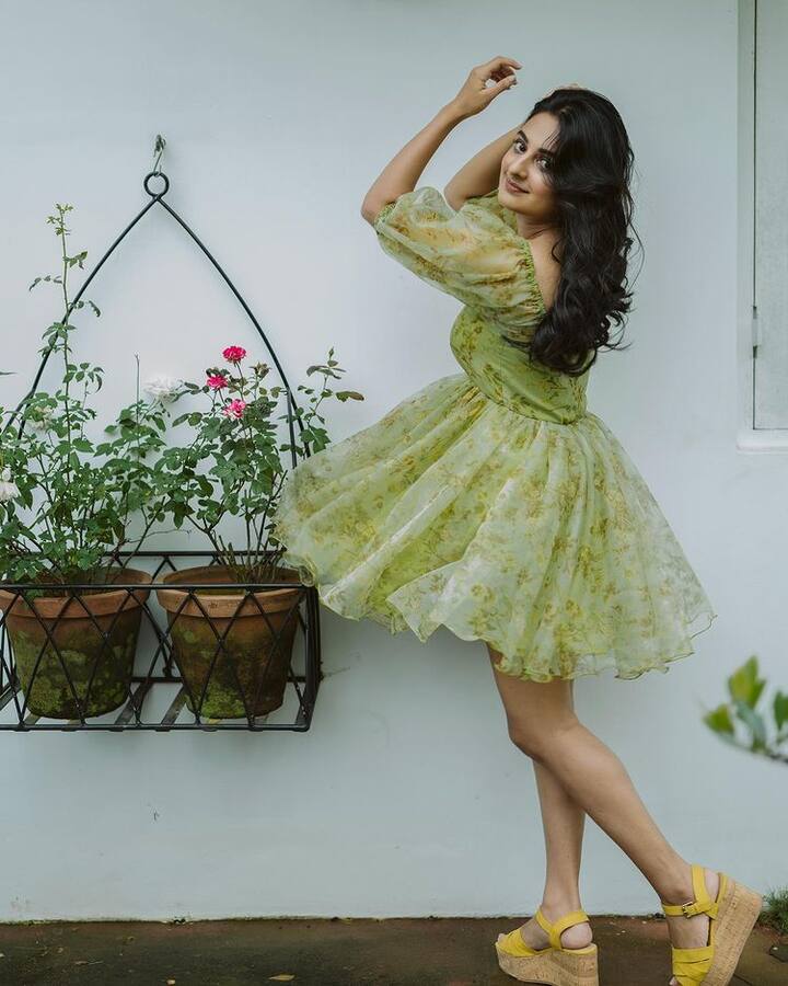 புல்லின் சிாிப்பும் பச்சை நிறமே