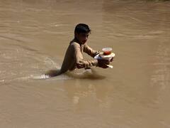 Pakistan Flood: પાકિસ્તાનમાં આવેલા પુર બાદ જનજીવન અસ્તવ્યસ્ત, ભારત સાથે વેપારની આશા, જુઓ ફોટો