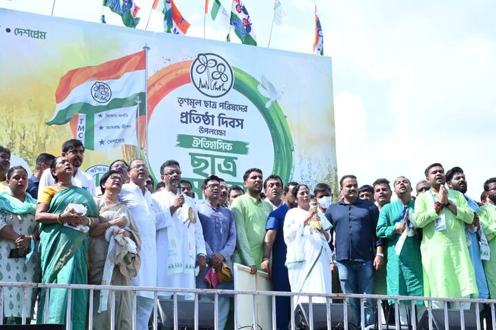 এদিনের সভায় উপস্থিত ছিলেন তৃণমূল ছাত্র পরিষদের বিভিন্ন স্তরের নেতা-কর্মীরা। উপস্থিত ছিলেন মন্ত্রী সুজিত বসু, মন্ত্রী চন্দ্রিমা ভট্টাচার্য, ফিরহাদ হাকিম, রাজ্যসভার সাংসদ শান্তনু সেন।