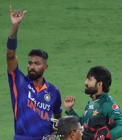 IND vs PAK: ছক্কা হাঁকিয়ে ম্যাচ জেতাচ্ছেন, হার্দিক যেন ধোনির প্রতিচ্ছবি