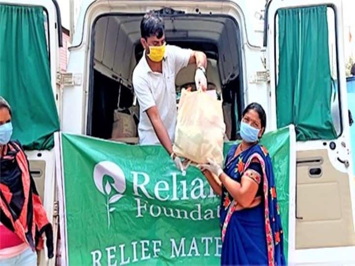 अंबानी ने कहा- कोरोना महामारी (Corona Pandemic) से निपटने में सरकार के कुशल प्रबंधन के कारण भारत को पहले से अधिक मजबूत, पहले से अधिक समझदार और पहले से अधिक लचीला बनाने में मदद की है. मैं हम सबके प्रिय प्रधानमंत्री नरेंद्र मोदी को उनके दूरदर्शी नेतृत्व के लिए और वित्तमंत्री निर्मला सीतारमण को अभूतपूर्व आर्थिक चुनौतियों और अस्थिरता के दौर में भारतीय अर्थव्यवस्था को संभालने के लिए बधाई देना चाहता हूं.