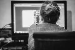 Lifestyle: কর্মক্ষেত্রে চনমনে থাকবেন কী ভাবে?