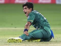 Watch: भारत के खिलाफ मैच के बाद बाद रोते हुए ड्रेसिंग रूम लौटे नसीम शाह, वीडियो वायरल