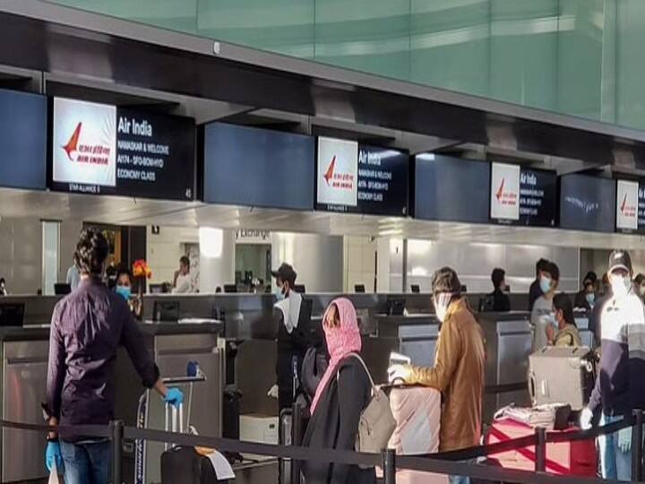 CISF personnel will be equipped with palmtops, it will take less time to check passengers at the airport Delhi News: एयरपोर्ट पर अब फटाफट होगी यात्रियों की चेकिंग, CISF के जवान होंगे पामटॉप से लैस