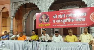 Ganesh Chaturthi 2022 : श्री संती गणेशोत्सव मंडळ साकरतोय वृंदावनच्या श्री बाँकेबिहारी मंदिराची प्रतिकृती, भाविकांसाठी बुस्टर डोसचीही सुविधा