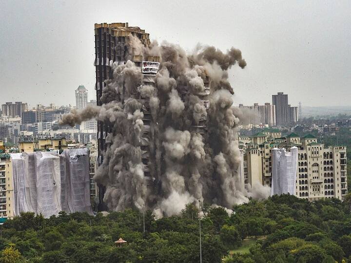 Twin Tower Demolition affect on houses prices in Noida? Know Experts statement Noida Supertech Twin Tower Demolition Twin Tower Demolition: ट्विन टावर ढहाए जाने से क्या नोएडा में घरों की कीमतों पर होगा असर? जानें- एक्सपर्ट्स का जवाब