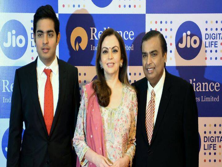 100 अरब डॉलर की कंपनी बनी रिलायंस: हमारी कंपनी $100 बिलियन वार्षिक राजस्व को पार करने वाली भारत की पहली कॉर्पोरेट बन गई है. रिलायंस का कंसोलिडेटेड राजस्व 47% बढ़कर 104.6 बिलियन डॉलर हो गया है. रिलायंस के वार्षिक कंसोलिडेटेड EBITDA ने ₹ 1.25 लाख करोड़ का महत्वपूर्ण पड़ाव पार कर लिया है.