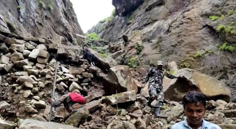 Maharashtra News Nashik News Road Closed For tourist due to landslide at anjneri fort Nashik Anjneri Gad : नाशिकच्या अंजनेरी गडावर दरड कोसळली, पर्यटकांसाठी वाट बंद! 