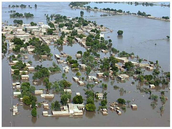 Pakistan Flood 1035 people died 110 district affected know main reason for this disaster पाकिस्तान में आपदा की 'बाढ़', 1035 लोगों की मौत, 110 जिले प्रभावित, अरबों रुपये का नुकसान