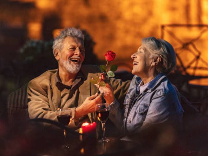 Love Horoscope: உங்க லவ்வுக்கு வீட்டுல ஓகேவா? உங்க ராசிக்கான இன்றைய லவ் ஜோசியப் பலன்கள்.. ஜாலியா படிங்க..