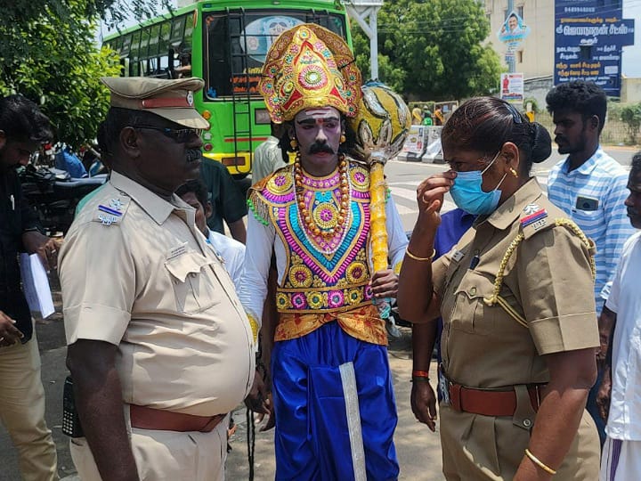 கரூர் மாவட்ட ஆட்சியர் அலுவலகத்தில் மனு அளிக்க வந்தவர்  தீக்குளிக்க முயற்சி - காரணம் என்ன..?