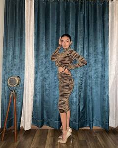 PHOTO: अनुष्का सेनने फोटोशूटसाठी परिधान केला फ्रंट कट ड्रेस; फोटो चर्चेत!