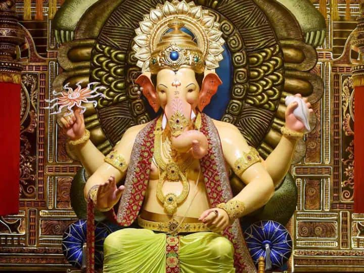 Lalbaugcha Raja 2022 First Look Out Mumbai Ganesh Chaturthi Lalbaugcha Raja Unveiled Watch Video Lalbaugcha Raja First Look: મુંબઈના પ્રખ્યાત લાલબાગચા રાજાની મૂર્તિ પરથી પડદો ઉઠાવાયો, વીડિયોમાં કરો દર્શન