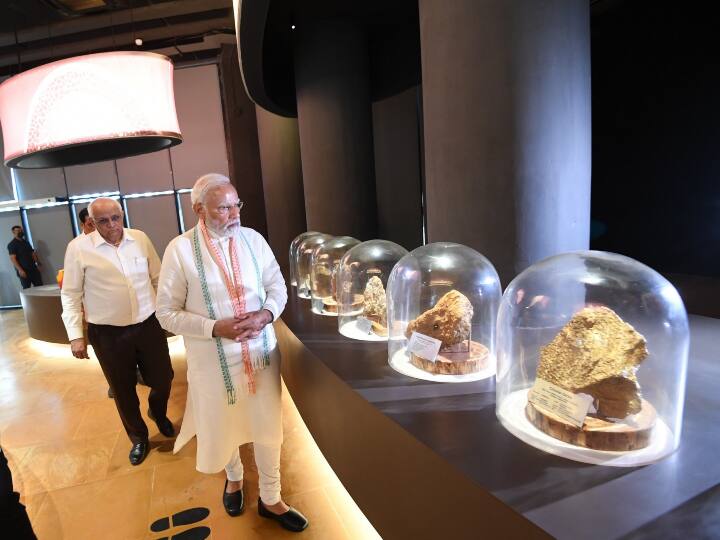 एक मीडिया रिपोर्ट के अनुसार इस भूकंप में करीब 13,000 लोग मारे गए थे.