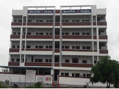 విద్యార్థికి 5 రోజులపాటు లెక్చరర్ కఠిన శిక్ష, చచ్చుబడ్డ యువతి కాళ్లు