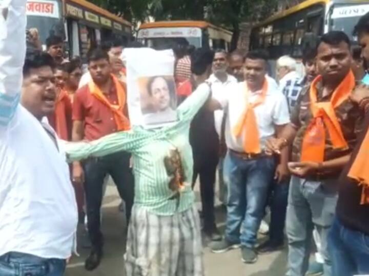 Indore Madhya Pradesh Hindu Mahasabha burns effigy of CM K Chandrashekhar Rao arrest of Raja Singh Thakur ANN Indore News: टी.राजा सिंह की गिरफ्तारी से भड़का हिंदू महासभा का गुस्सा, फूंका तेलंगाना CM का पुतला, दी ये चेतावनी