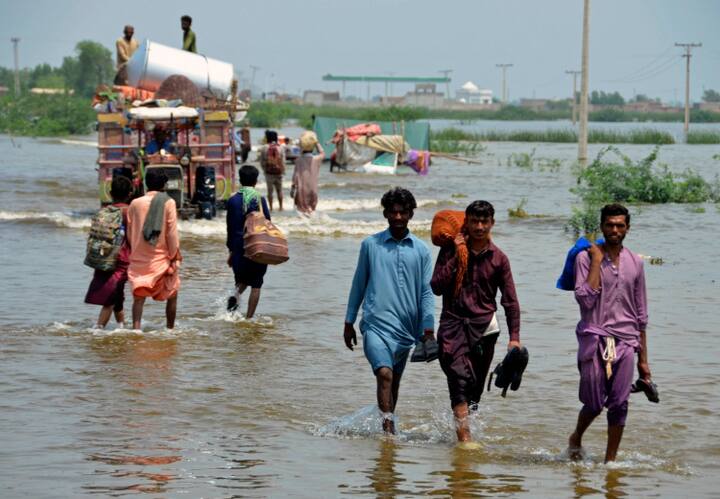 Pakistan to resume trade route with India because of flood and Food Price hike says Miftah Ismail Pakistan Flood: बाढ़ और खाद्य संकट से परेशान पाकिस्तान, भारत के साथ शुरू करेगा व्यापार
